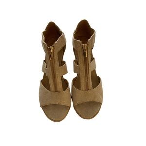 NEVER USED - Size 11